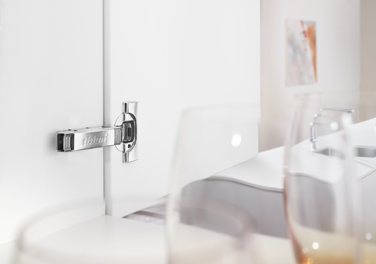 blum 內建薄門107度緩衝鉸練 CLIP-B-107